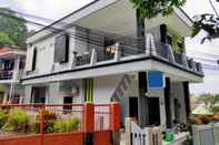 ภายนอกอาคาร OYO 3919 Karmila Syariah Guest House