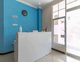 Lobby 2 SUPER OYO Capital O 3930 Griya Loka Syariah