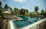 Kolam Renang 3 Farmhouse Resort & Spa