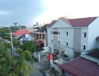 Exterior 2 Hanlis House Medan