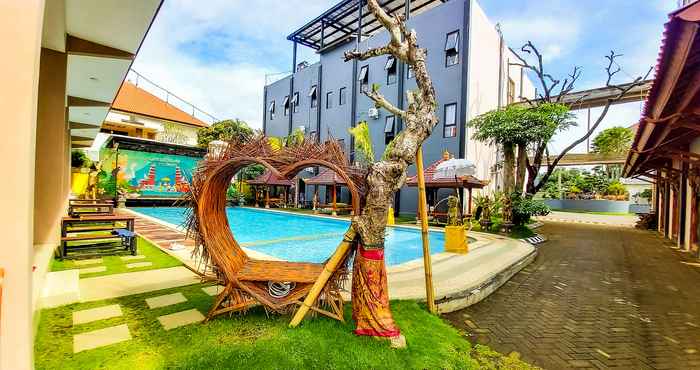 Swimming Pool Giri Palma Hotel