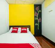 Kamar Tidur 5 OYO 608 Maleena Home