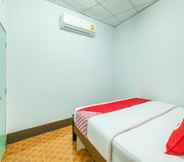 Kamar Tidur 6 OYO 608 Maleena Home