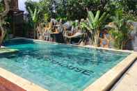 Swimming Pool Dewi Sri Guesthouse