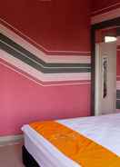 BEDROOM OYO 90011 The Arsy Syariah Guest House