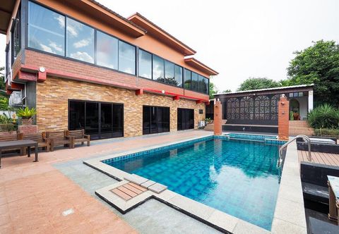 Swimming Pool Hug Lom Doi