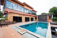 Swimming Pool Hug Lom Doi