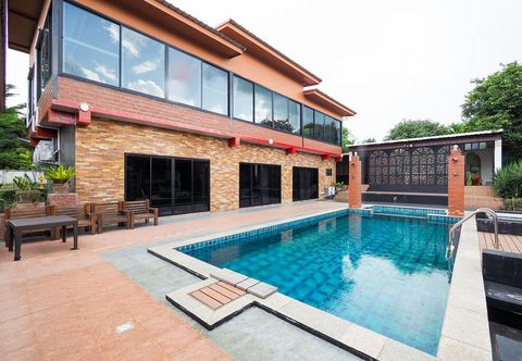 Swimming Pool Hug Lom Doi