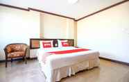 Kamar Tidur 6 OYO 383 White Inn Hotel 