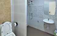 Toilet Kamar 7 J65 Resort