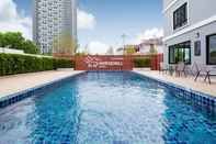 Swimming Pool Horsehill Hotel Sriracha