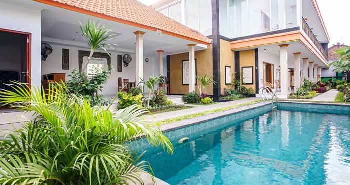 สระว่ายน้ำ Kadek Bagus Guest House