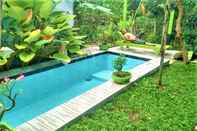 Kolam Renang Quinn Homestay