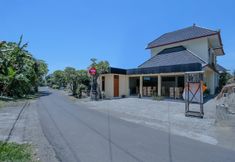 Luar Bangunan 3 OYO 3974 Villa Kayyana