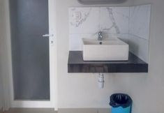 In-room Bathroom 3 Fredelia Homestay