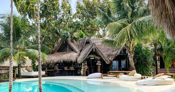 Swimming Pool La Cabane Bali