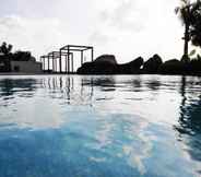 Swimming Pool 5 Studio Grand Kamala Lagoon by 21 Room