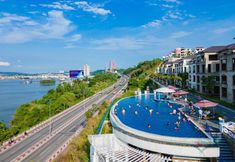 Hồ bơi 2 D'Lioro Hotel & Resort
