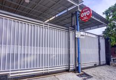 外部的 4 OYO 3964 Indah Residence Syariah