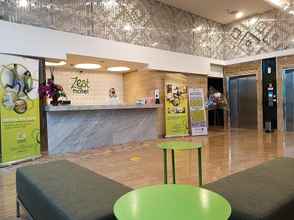 Lobby 4 Zest Parang Raja Solo by Swiss-Belhotel International