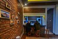 Bar, Cafe and Lounge Oemah Ntuy Syariah