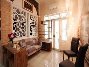 Lobi 4 OYO 3986 Just 11 Boutique Residence Syariah