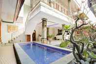 Kolam Renang OYO 4003 Ceria Guesthouse Seminyak