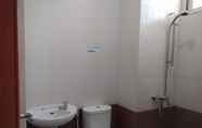 In-room Bathroom 6 Dinar Kost Tugu Malioboro