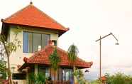 Exterior 7 Amina Hill View Villa Malang by ecommerceloka