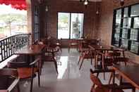 Bar, Cafe and Lounge Hotel Grand Bayu Hill