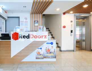 Sảnh chờ 2 RedDoorz Plus @ Jardin Suites Guadalupe Nuevo