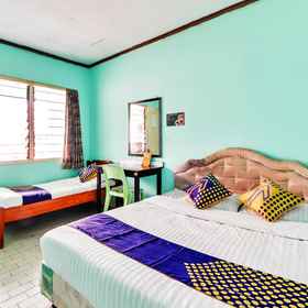 SPOT ON 90003 Villa Tawang 1, Binawan European Language Center 호텔