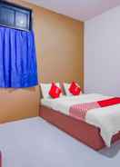 BEDROOM OYO 89994 Kartini House