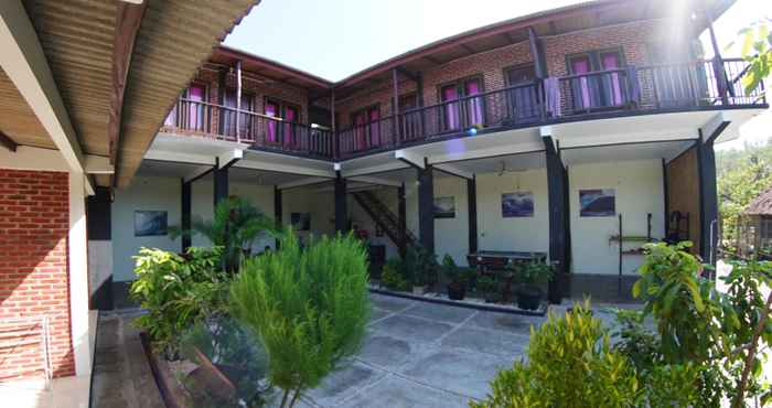 Exterior Watukarung Sackstone Guesthouse