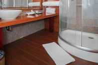 In-room Bathroom Senriver Hotel - Buy Now Stay Later