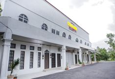 Exterior 3 OYO 90115 Citra Kadok Hotel & Banquet Hall