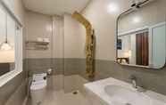 In-room Bathroom 4 A Villa Hotel