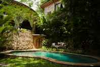 Swimming Pool Roots Tree House