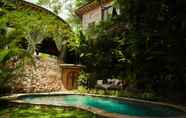 Kolam Renang 6 Roots Tree House