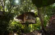 Bangunan 3 Roots Tree House