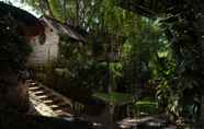 Bangunan 5 Roots Tree House