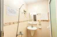 In-room Bathroom Hoa Quynh Guest House