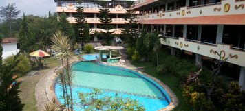 游泳池 3 S Room by Surya Indah Malang