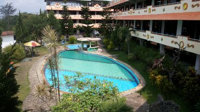 游泳池 4 S Room by Surya Indah Malang