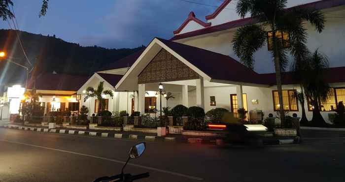 Bên ngoài KHAS Ombilin Hotel