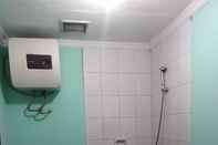 In-room Bathroom Kondominium Lippo Carita Selatan By Jaya