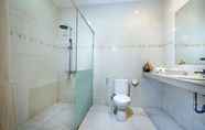 Toilet Kamar 7 Opulence Brothers Resort Uluwatu