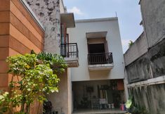 Exterior 5 OYO 90038 Ragunan Guesthouse Syariah