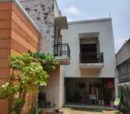 Exterior 4 OYO 90038 Ragunan Guesthouse Syariah