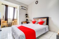 臥室 OYO 90042 Emerald Towers